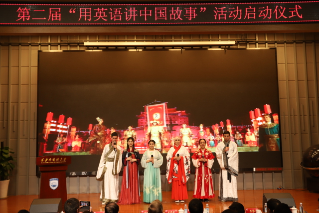 留學(xué)生表演.jpg