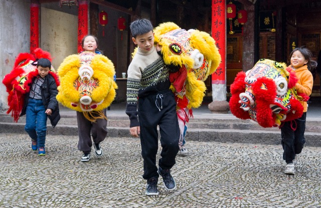 雄獅少年張鎮(zhèn)浩(中) 寧?？h教育局提供.jpg