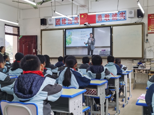 邊境學校_憑祥市友誼鎮(zhèn)卡鳳小學和憑祥市第一小學開展同步課堂教學01（攝影：許華方）.jpg